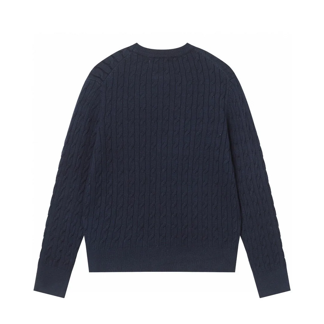 P186 Style No.: 601 -Ralph Lauren RL classic war horse logo embroidered pullover long-sleeved sweater on the chest -The item is made of custom-dyed and custom-spun yarn, purchased from the original version. A full set of customized accessories. Details determine success or failure. Heavy new autumn and winter product. High weight. Soft and delicate. The upper body effect is very nice. Loose fit. Women's model. -Color: white, gray, navy blue, red, khaki, blue, pink. -Sizes: S / M/ Ｌ S size 80-100 jins, M size 100-120 jins, Large size 120-135 jins